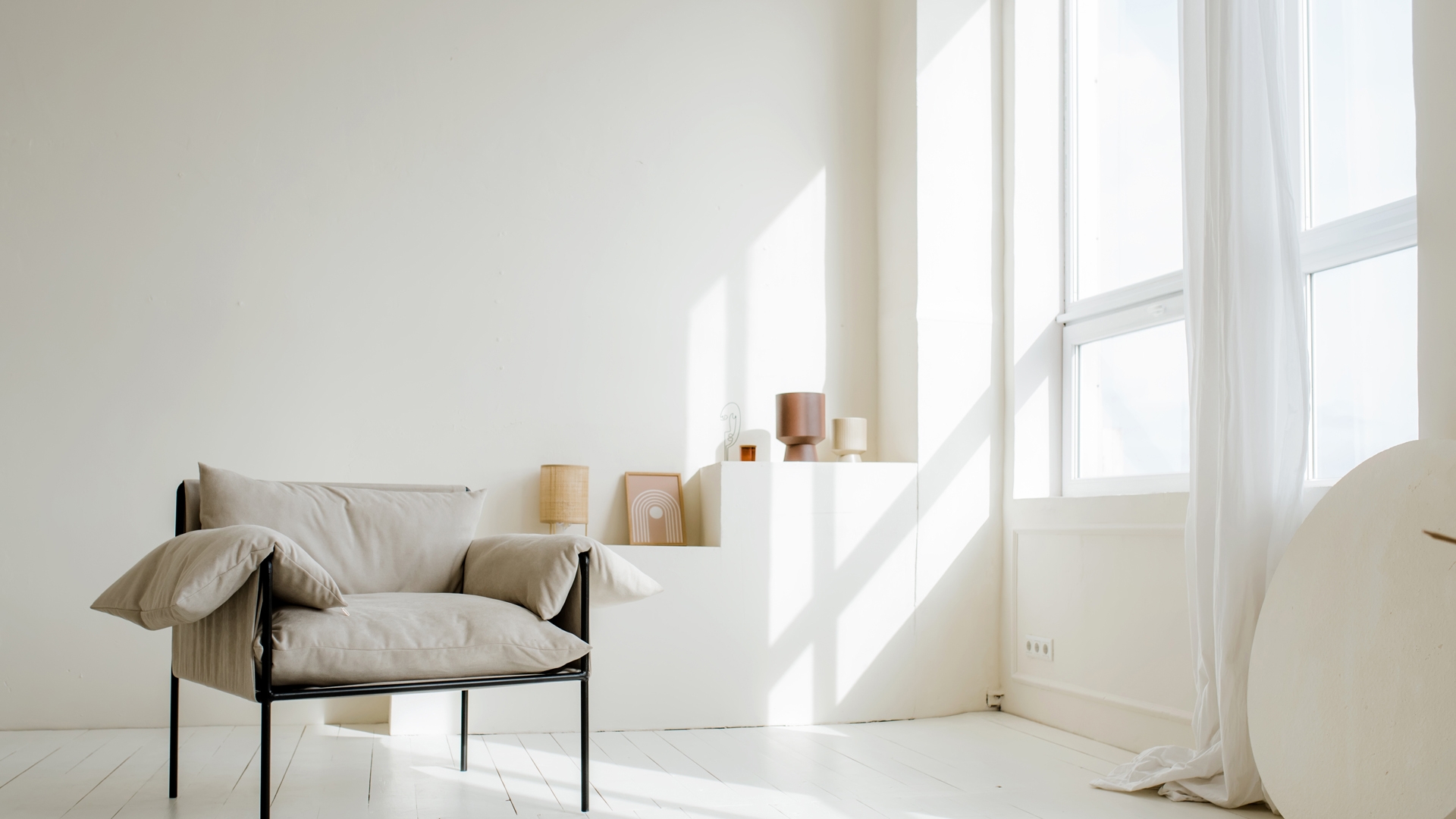 interior-design-bright-room-interior-white-tones-cotton-tree-wooden-sunlight